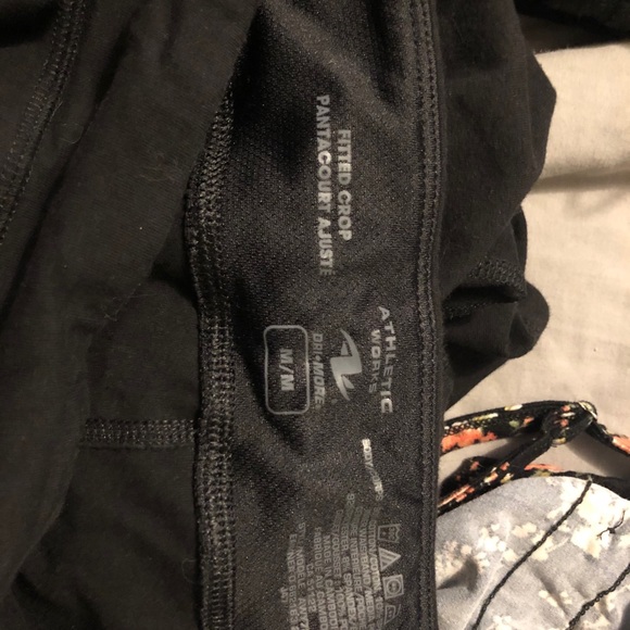 Black Capri leggings - Picture 3 of 3